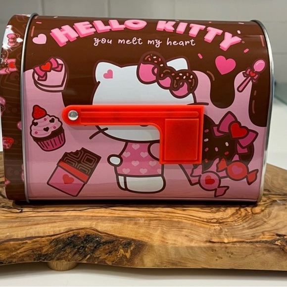 Hello Kitty Valentines mailbox - Picture 4 of 5